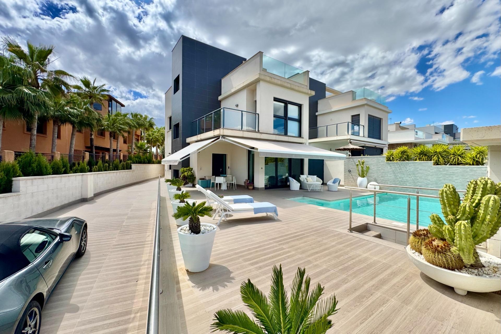 Reventa - Villa -
San Miguel de Salinas - Bellavista