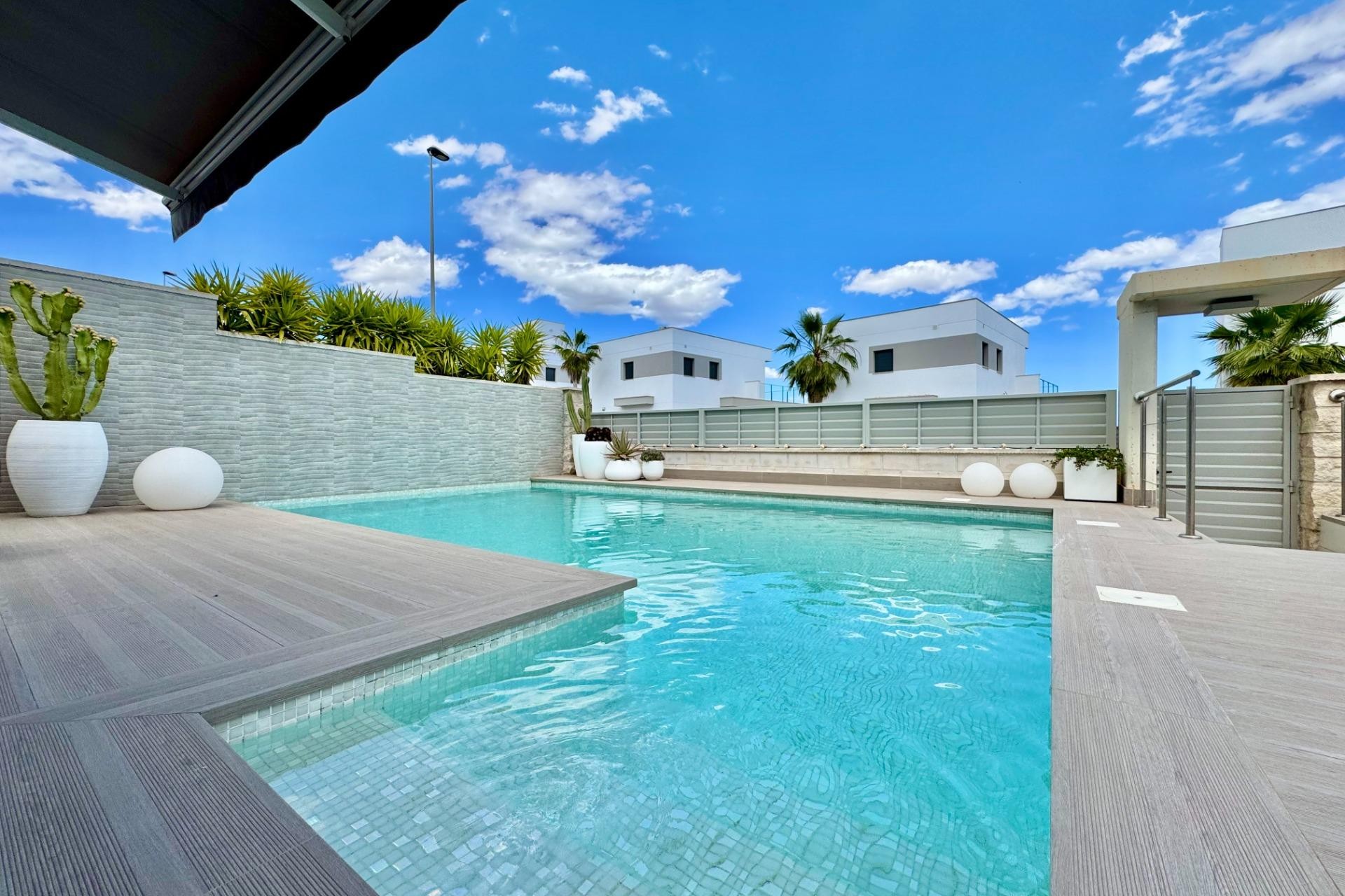 Reventa - Villa -
San Miguel de Salinas - Bellavista