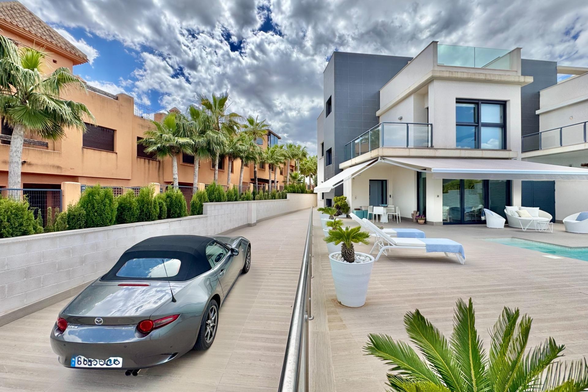 Reventa - Villa -
San Miguel de Salinas - Bellavista