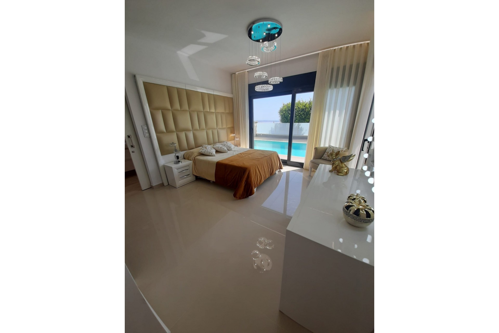 Reventa - Villa -
San Miguel de Salinas - Inland