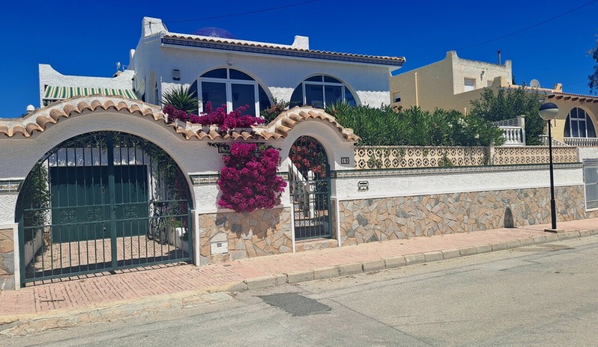 Reventa - Villa -
San Miguel de Salinas - Inland