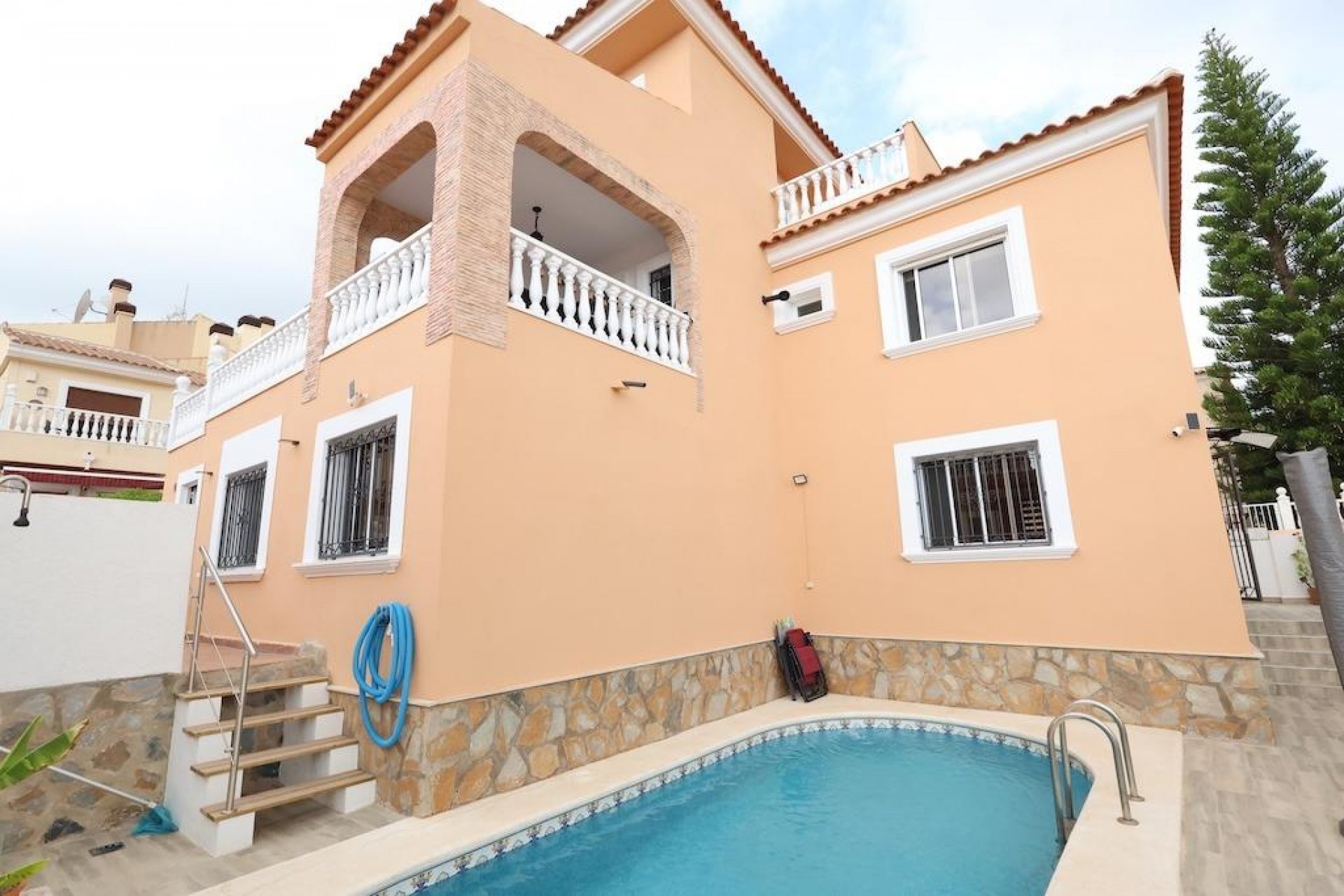 Reventa - Villa -
San Miguel de Salinas - Inland