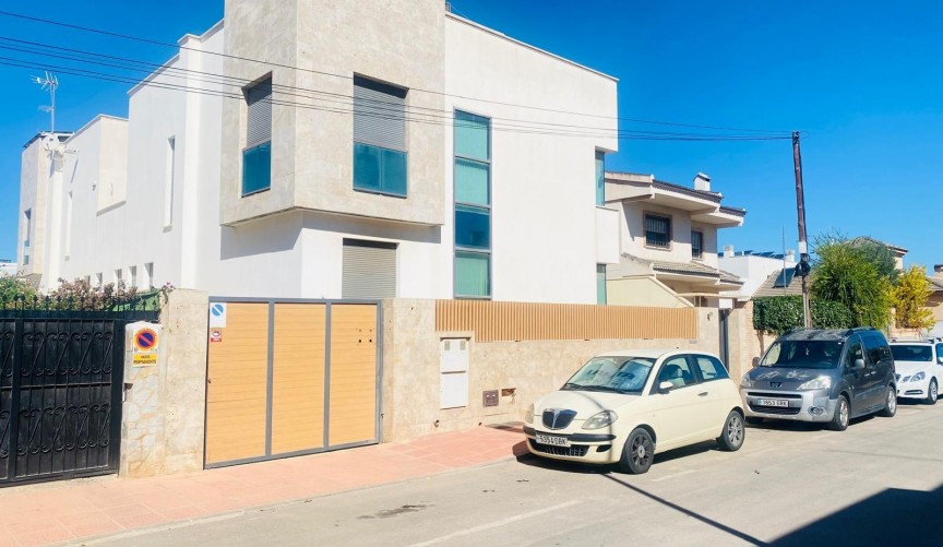 Reventa - Villa -
Santiago de la Ribera - San Blas