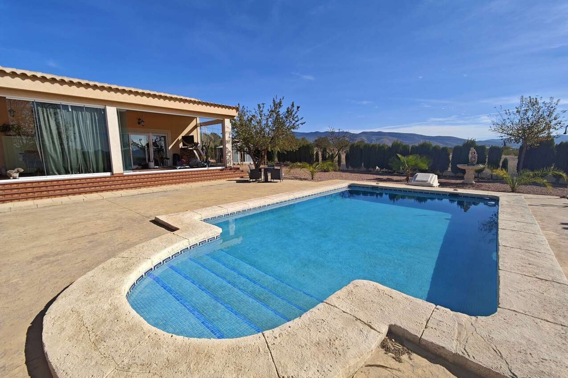 Reventa - Villa -
Sax - Inland