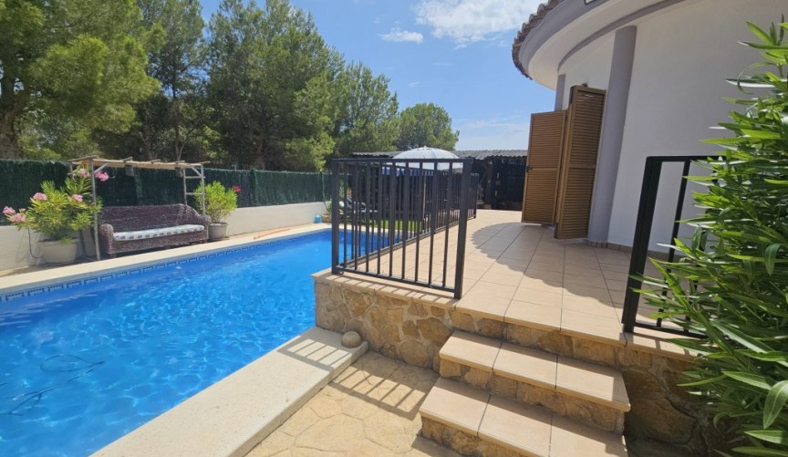 Reventa - Villa -
Sierra Cortina - Inland