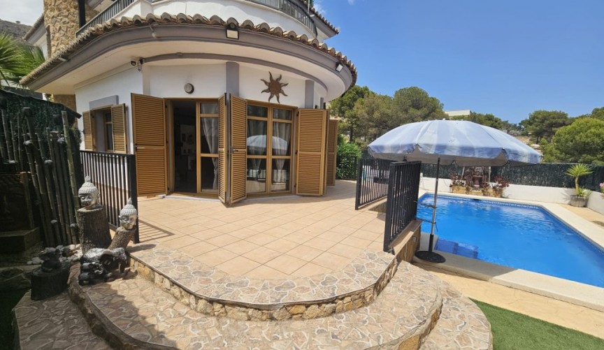 Reventa - Villa -
Sierra Cortina - Inland