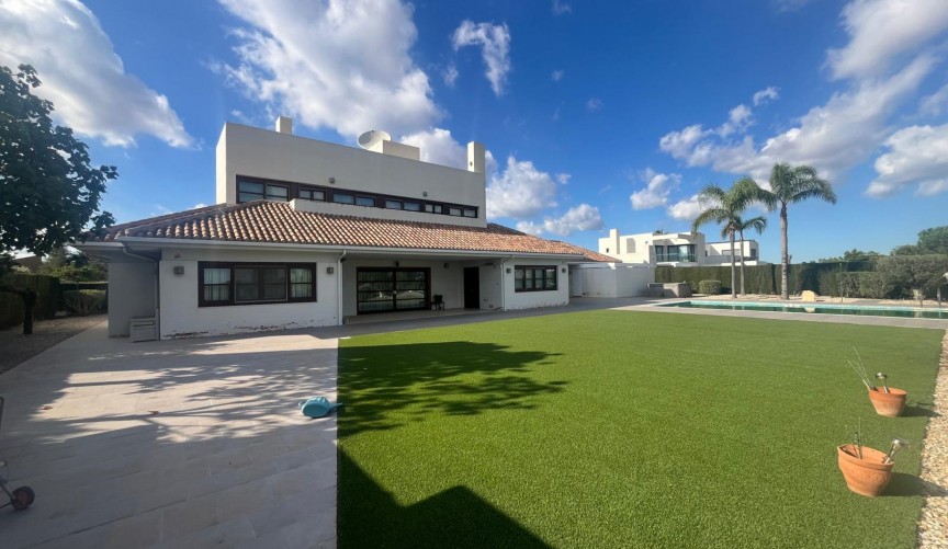 Reventa - Villa -
Sucina - Inland