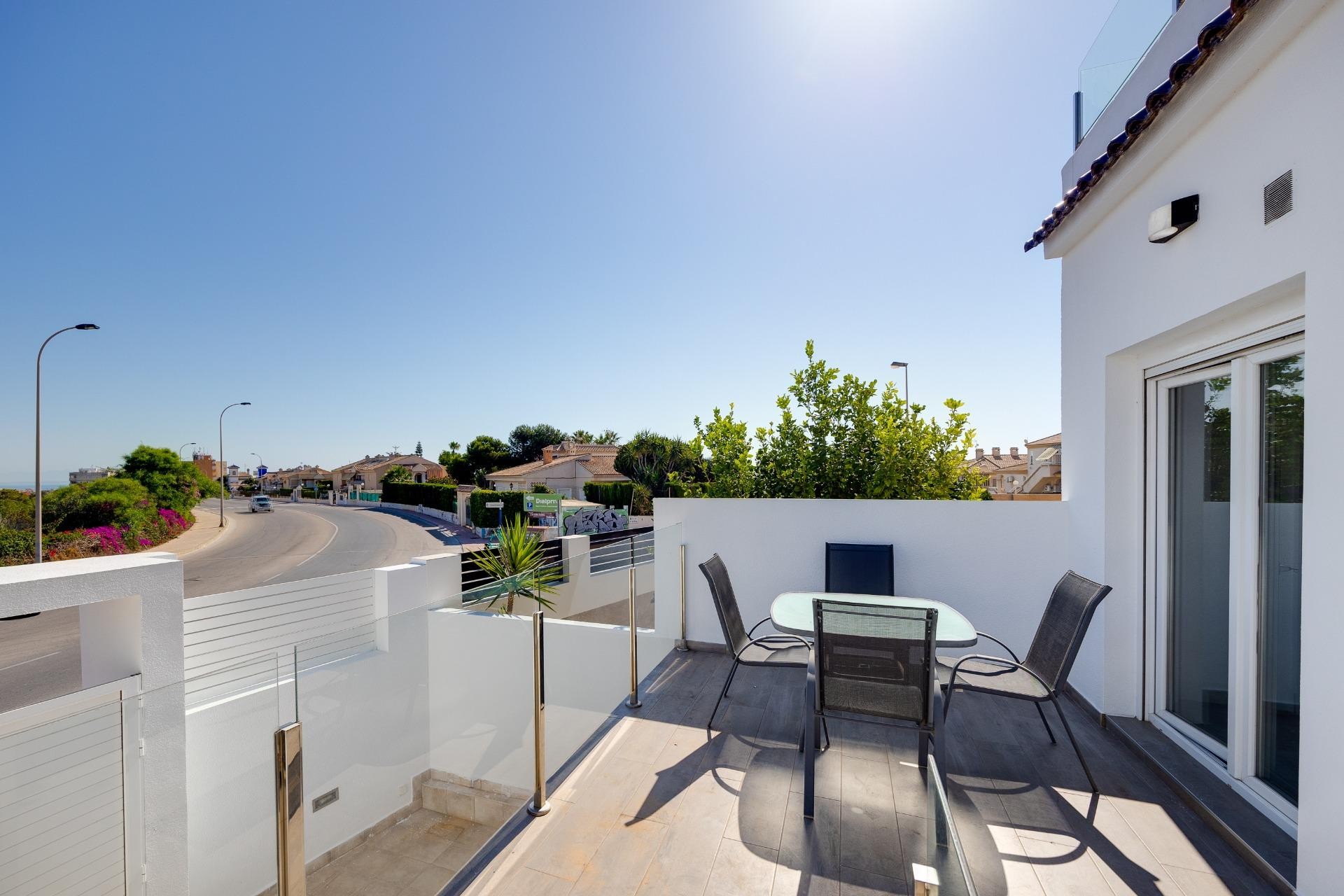Reventa - Villa -
Torrevieja - aguas nuevas