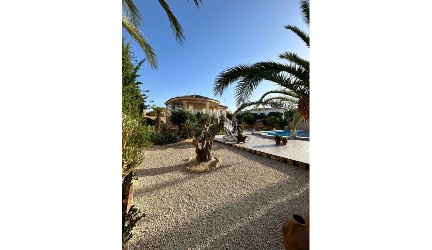 Reventa - Villa -
Torrevieja - aguas nuevas