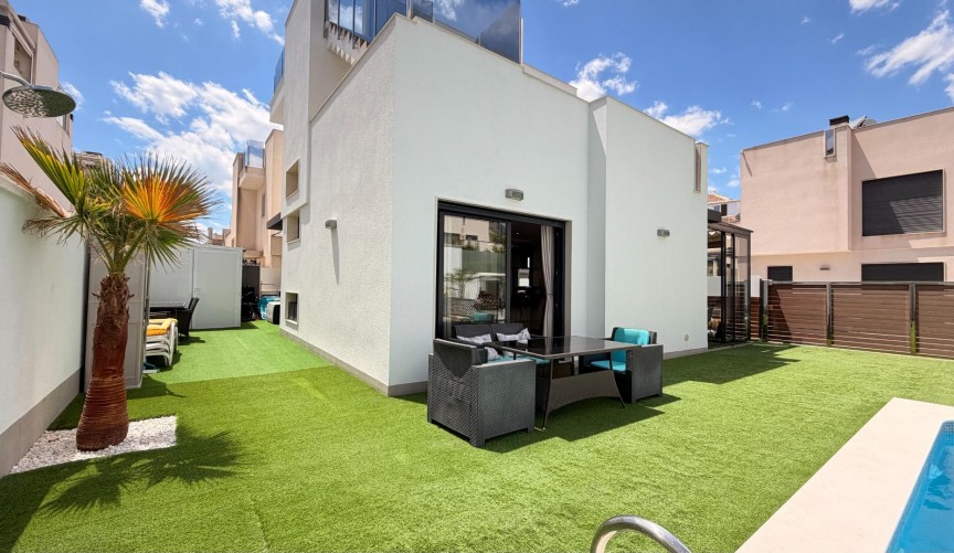 Reventa - Villa -
Torrevieja - aguas nuevas