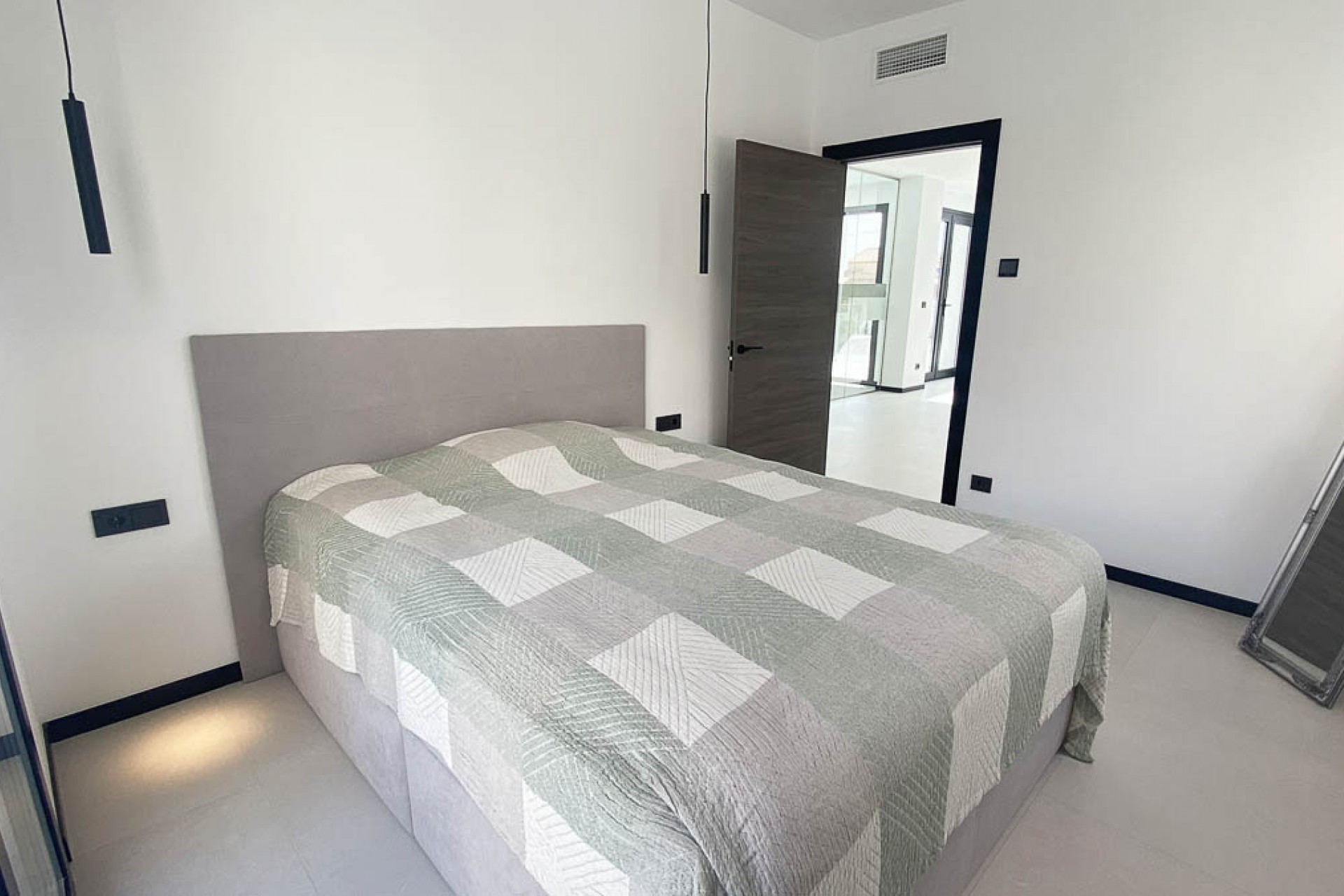 Reventa - Villa -
Torrevieja - Costa Blanca