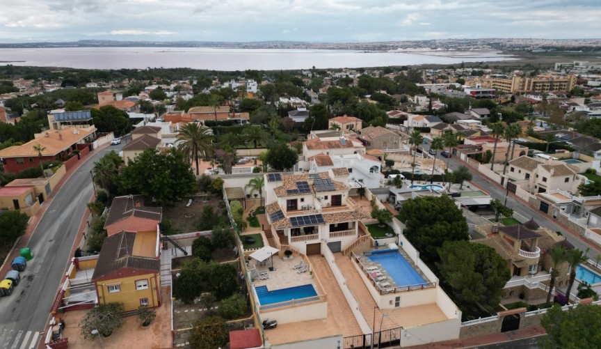 Reventa - Villa -
Torrevieja - Costa Blanca