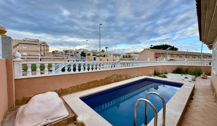 Reventa - Villa -
Torrevieja - Costa Blanca