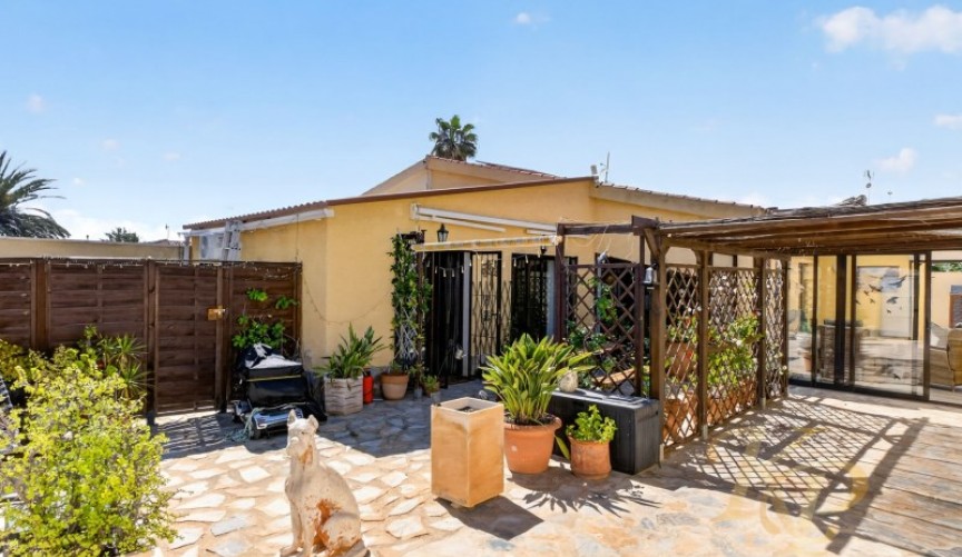 Reventa - Villa -
Torrevieja - Costa Blanca