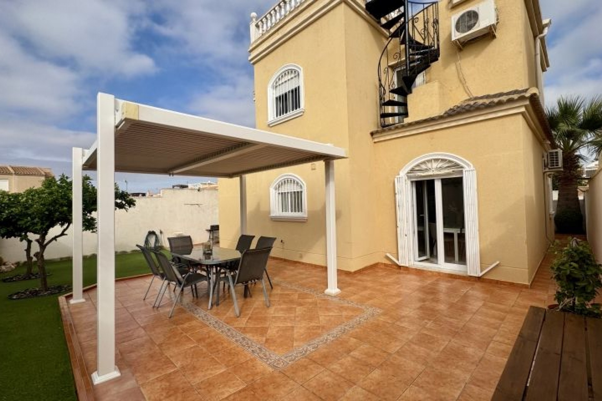 Reventa - Villa -
Torrevieja - Costa Blanca