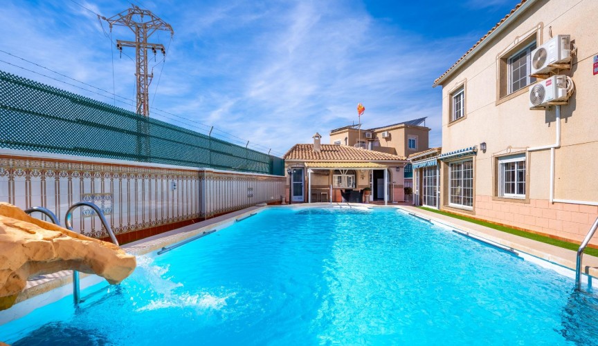 Reventa - Villa -
Torrevieja - El Chaparral