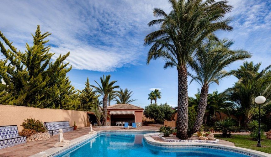 Reventa - Villa -
Torrevieja - La Siesta - El Salado - Torreta