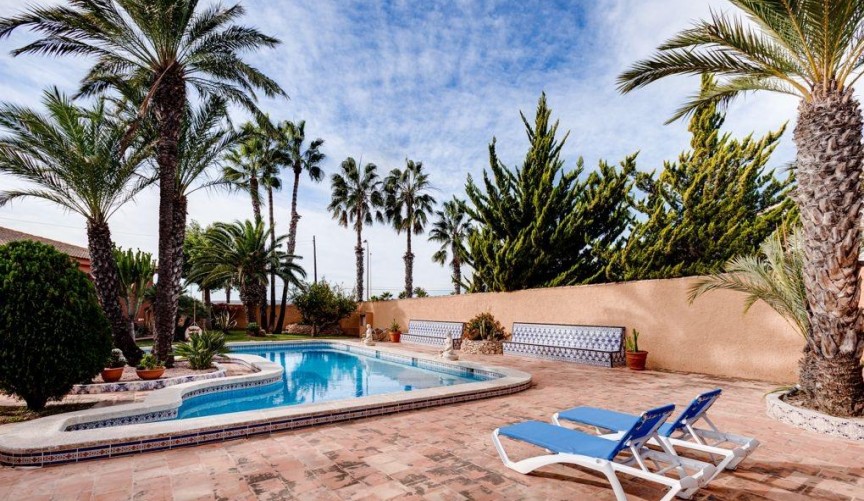 Reventa - Villa -
Torrevieja - La Siesta - El Salado - Torreta