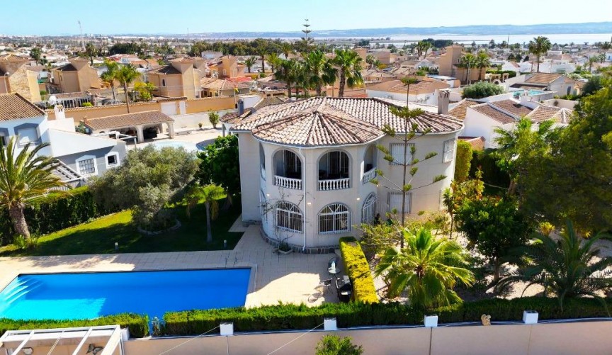 Reventa - Villa -
Torrevieja - La Siesta