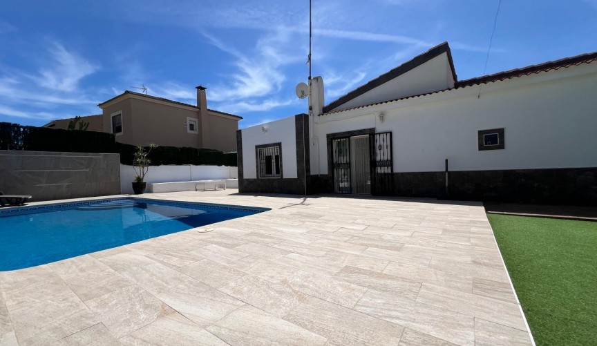 Reventa - Villa -
Torrevieja - Los Balcones