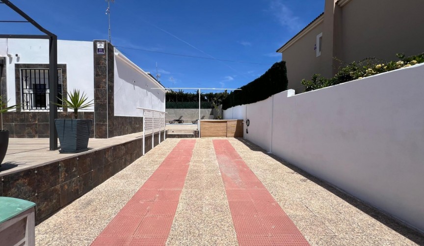 Reventa - Villa -
Torrevieja - Los Balcones