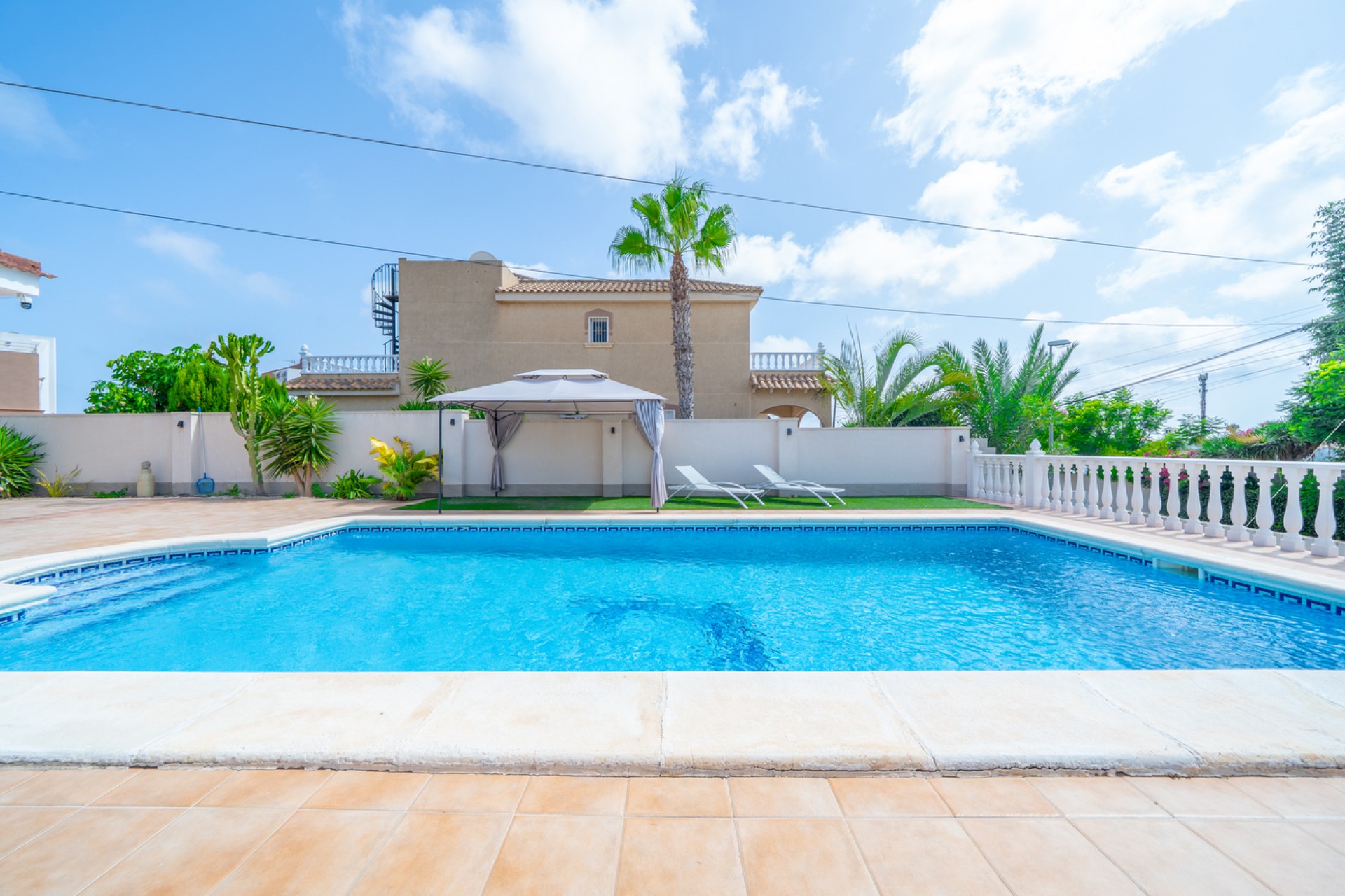 Reventa - Villa -
Torrevieja - Los Balcones