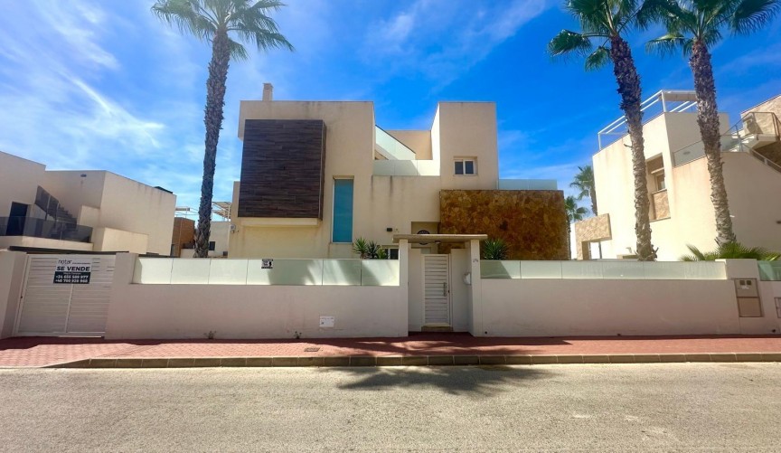 Reventa - Villa -
Torrevieja - Miramar - Torre Del Moro