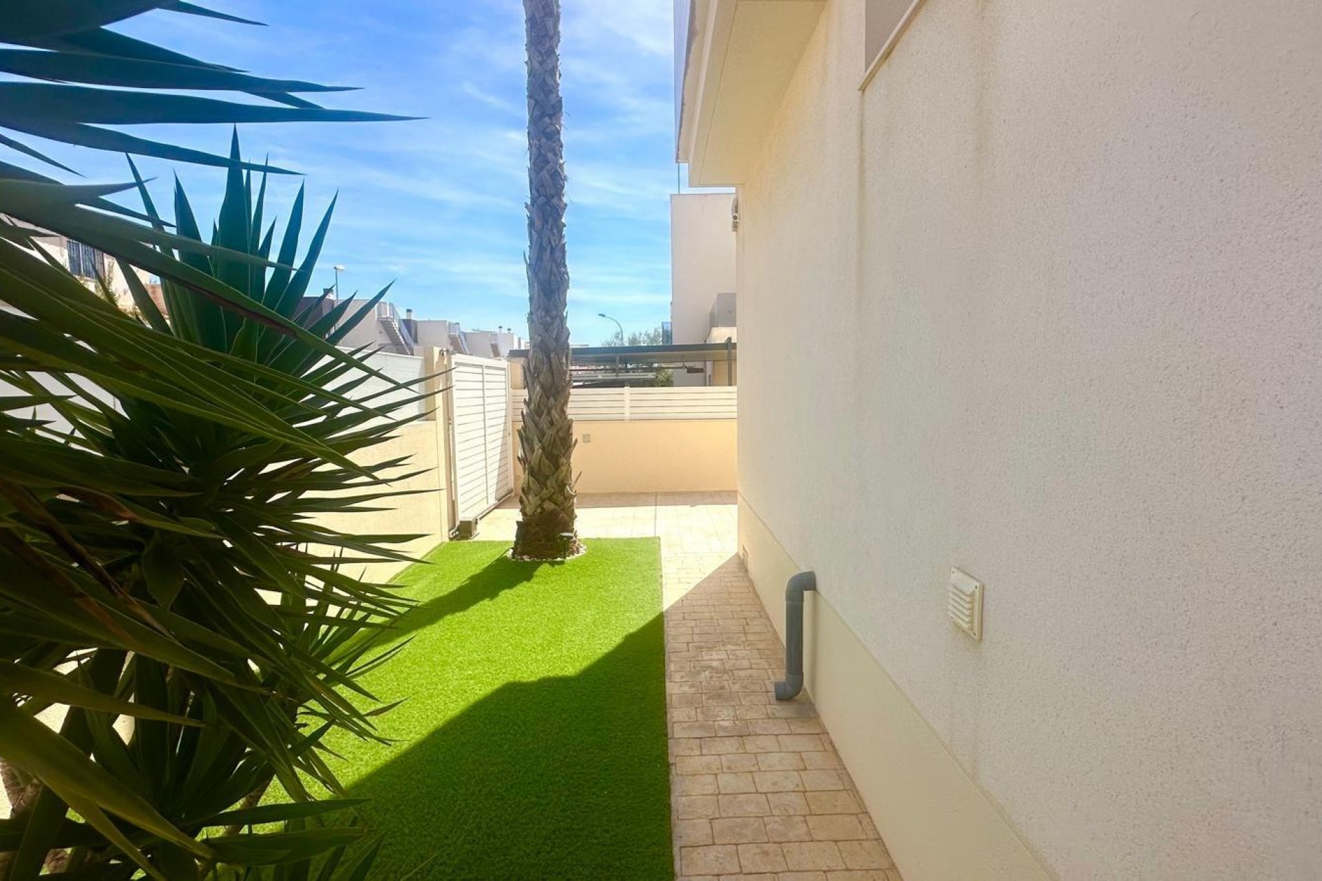 Reventa - Villa -
Torrevieja - Miramar - Torre Del Moro