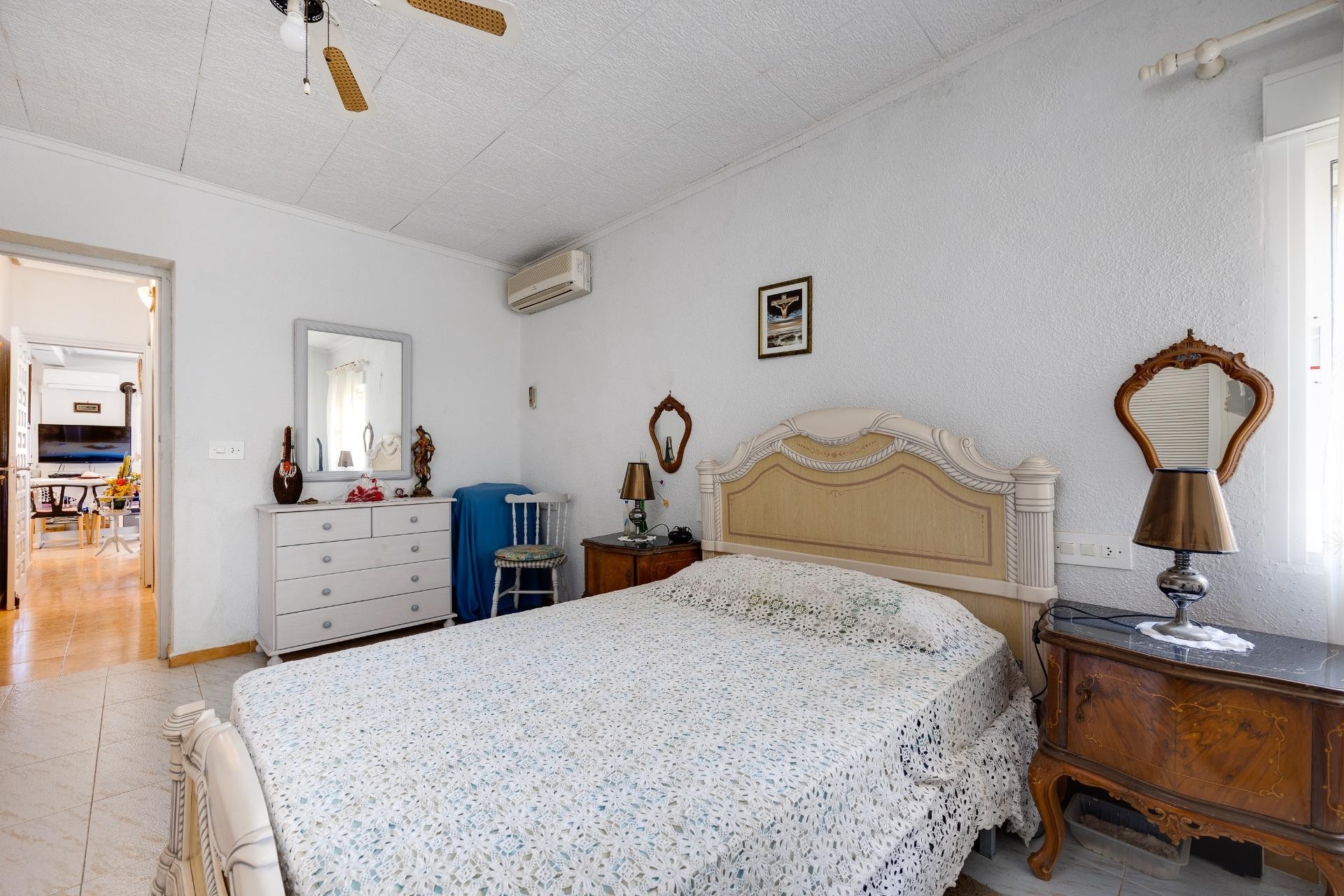 Reventa - Villa -
Torrevieja - Playa de los Locos