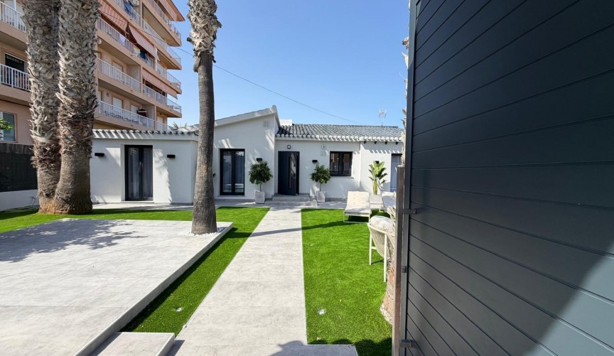 Reventa - Villa -
Torrevieja - Punta Prima