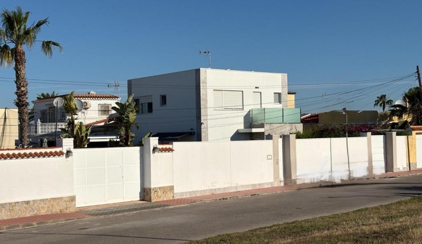 Reventa - Villa -
Torrevieja - Torreta Florida