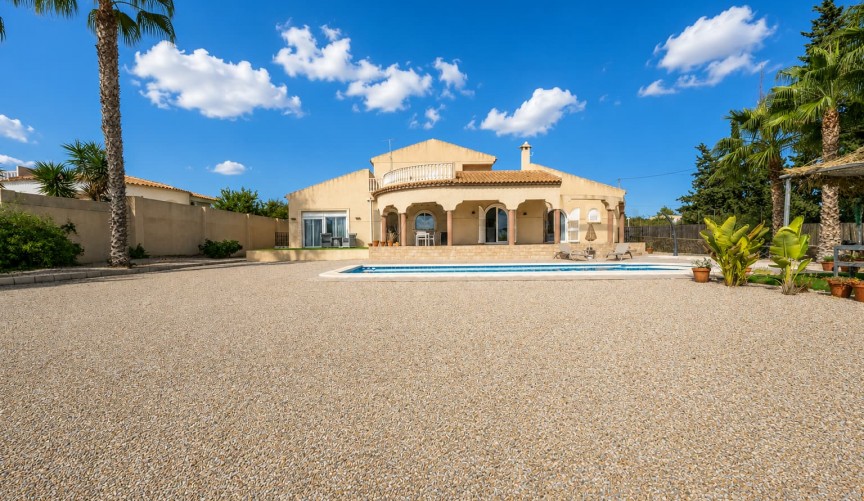 Reventa - Villa -
Valle Del Sol - Inland