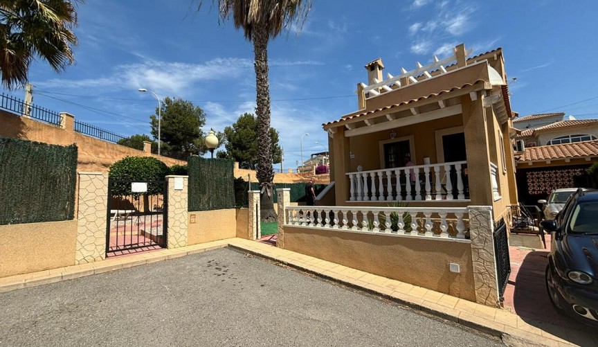 Reventa - Villa -
Villamartin - Costa Blanca