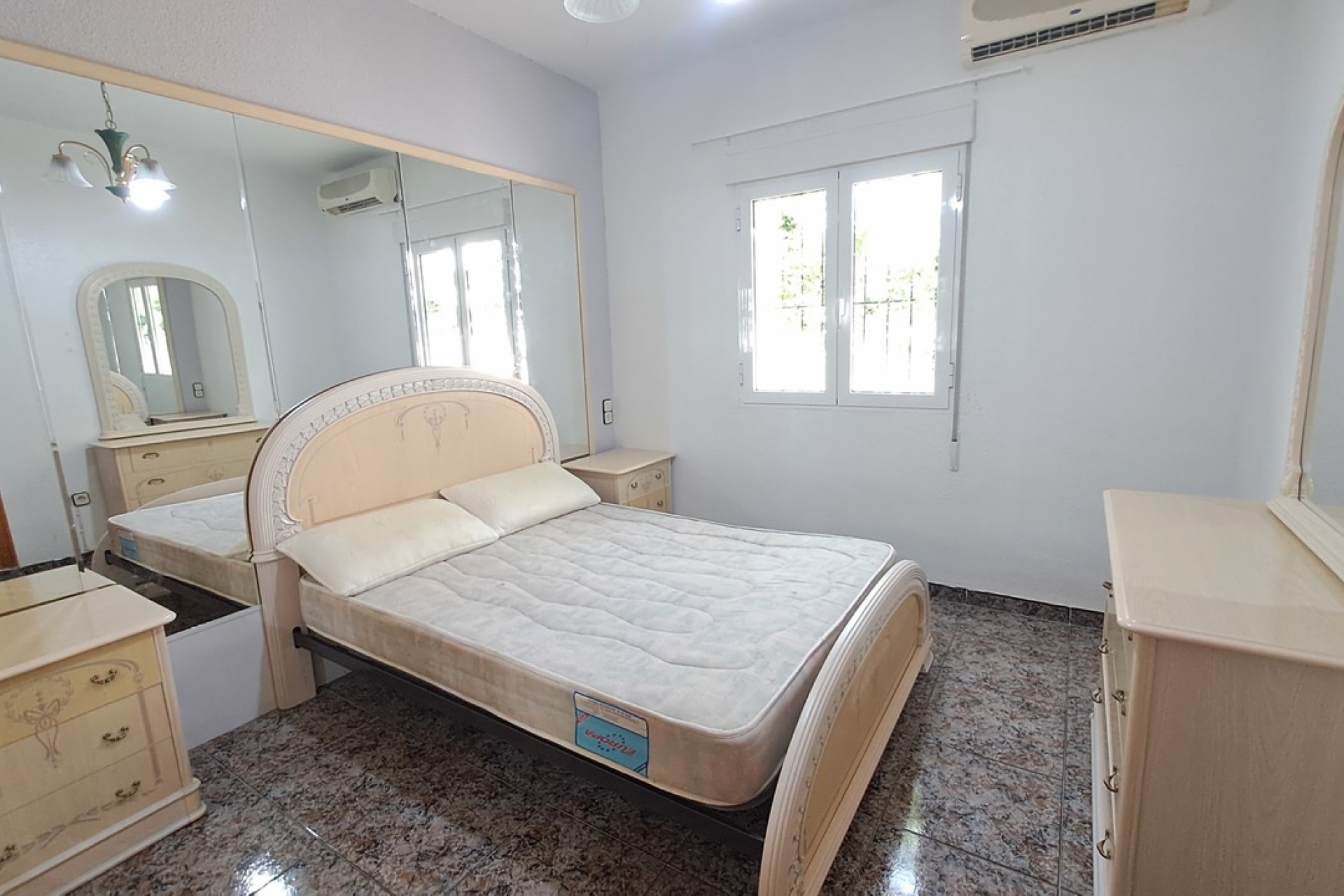 Reventa - Villa -
Villamartin - Costa Blanca