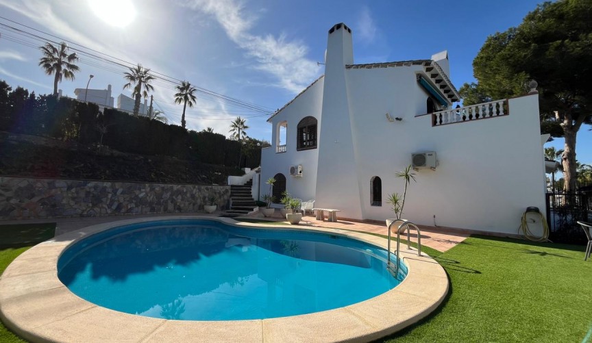 Reventa - Villa -
Villamartin - Costa Blanca