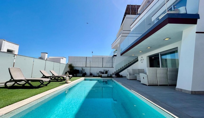 Reventa - Villa -
Villamartin - Costa Blanca