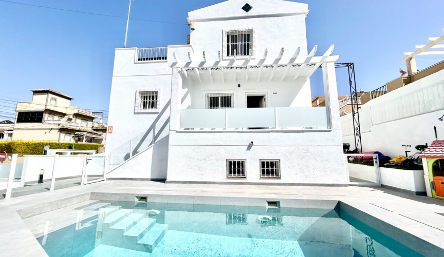 Reventa - Villa -
Villamartin - Costa Blanca