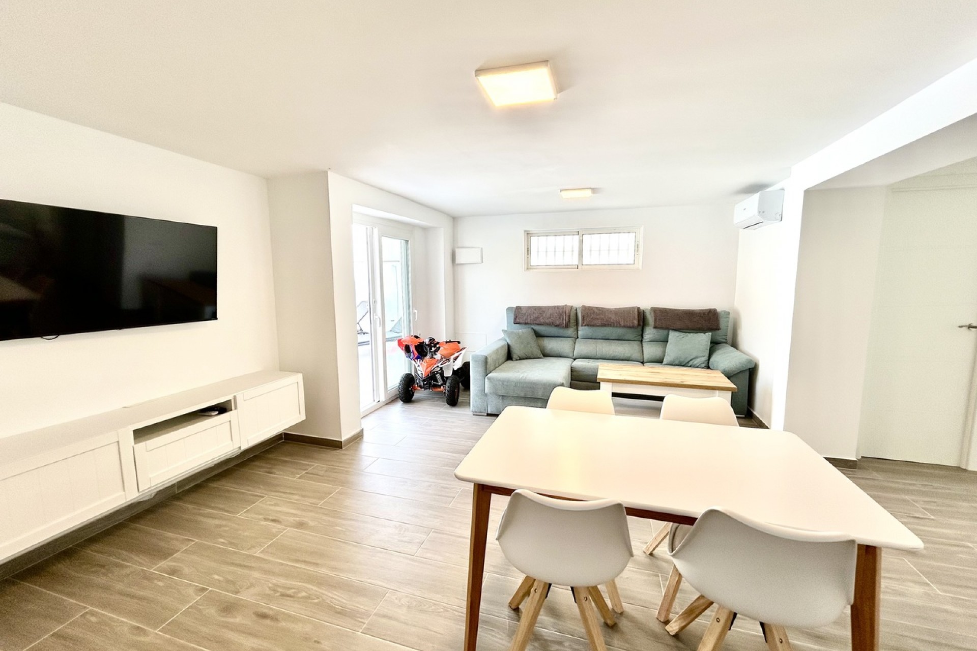 Reventa - Villa -
Villamartin - Costa Blanca