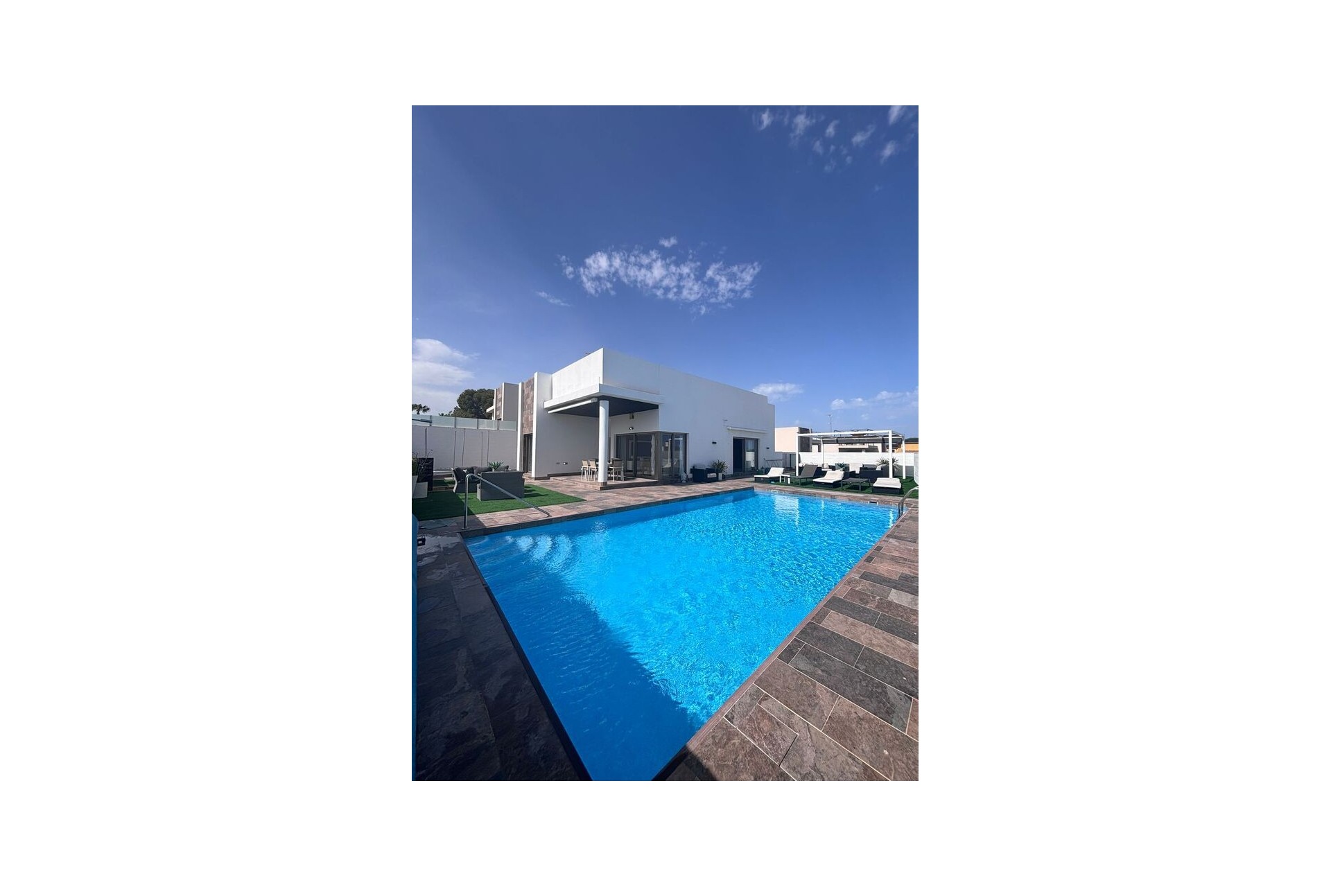 Reventa - Villa -
Villamartin - Costa Blanca