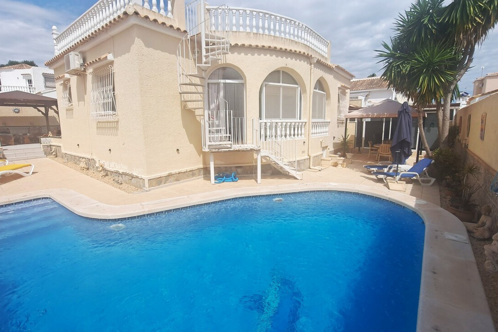 Reventa - Villa -
Villamartin - Costa Blanca