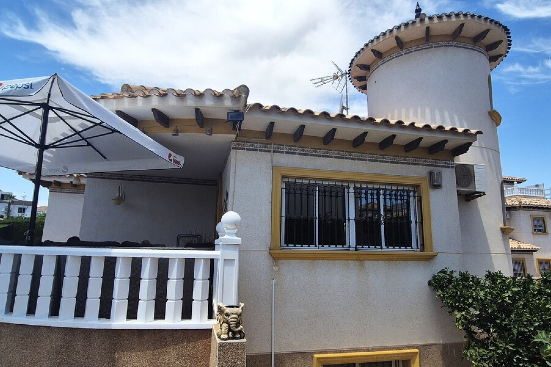 Reventa - Villa -
Villamartin - Costa Blanca