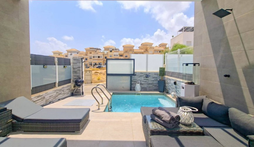Reventa - Villa -
Villamartin - Costa Blanca