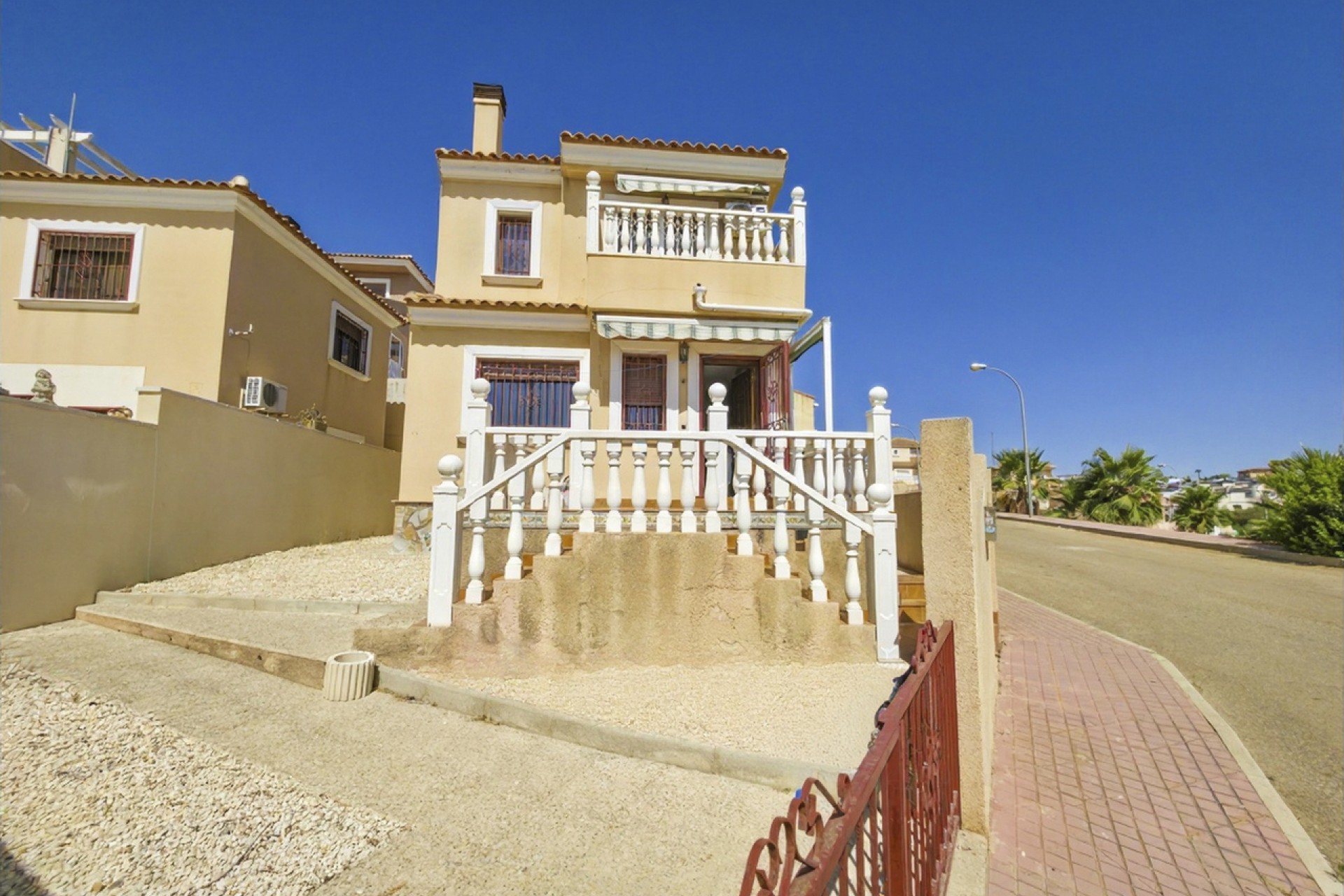Reventa - Villa -
Villamartin - Costa Blanca