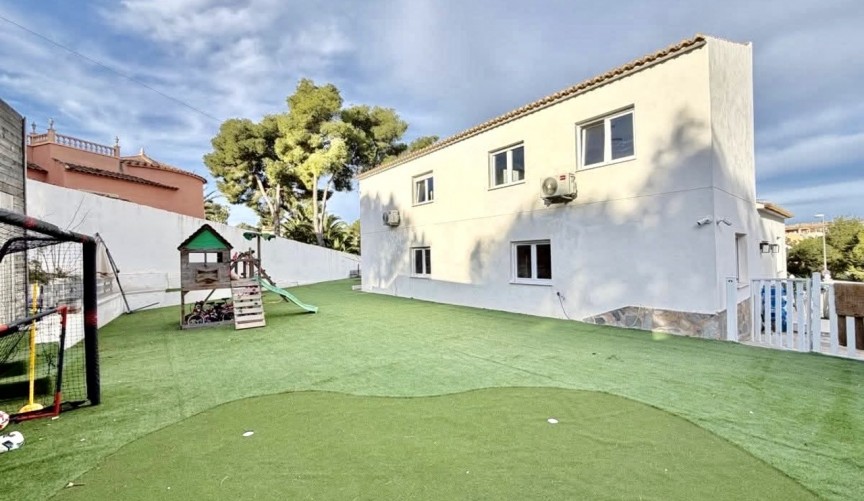 Reventa - Villa -
Villamartin - Costa Blanca