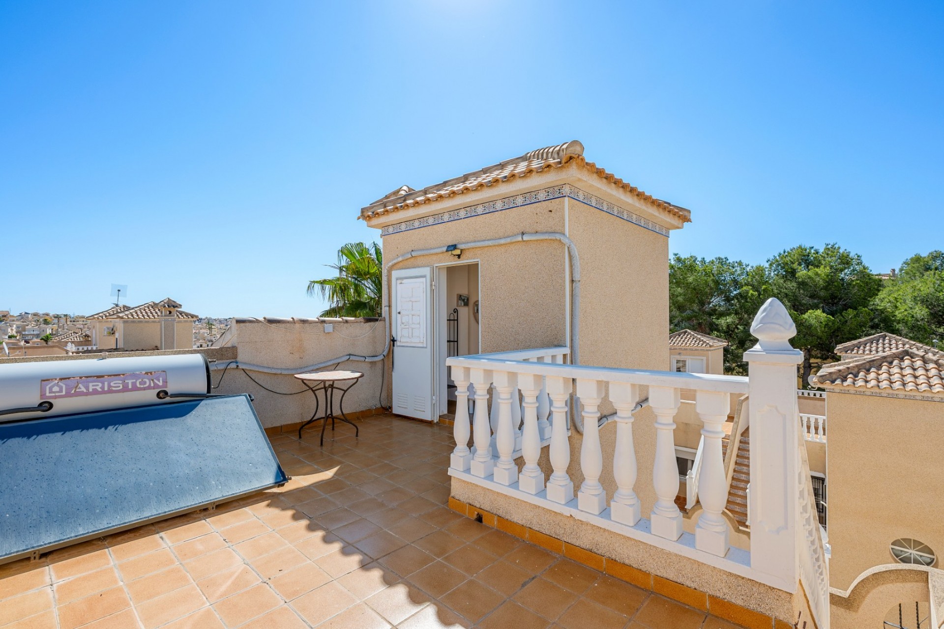 Reventa - Villa -
Villamartin - Costa Blanca