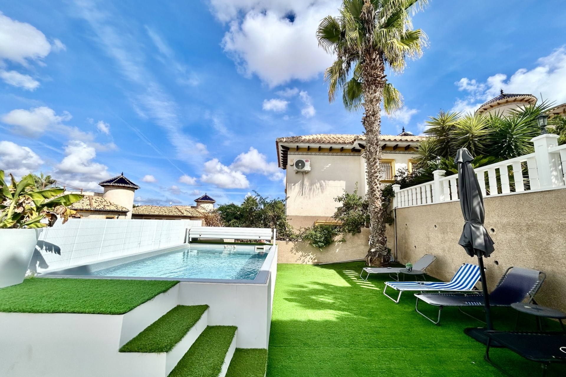 Reventa - Villa -
Villamartin - Costa Blanca