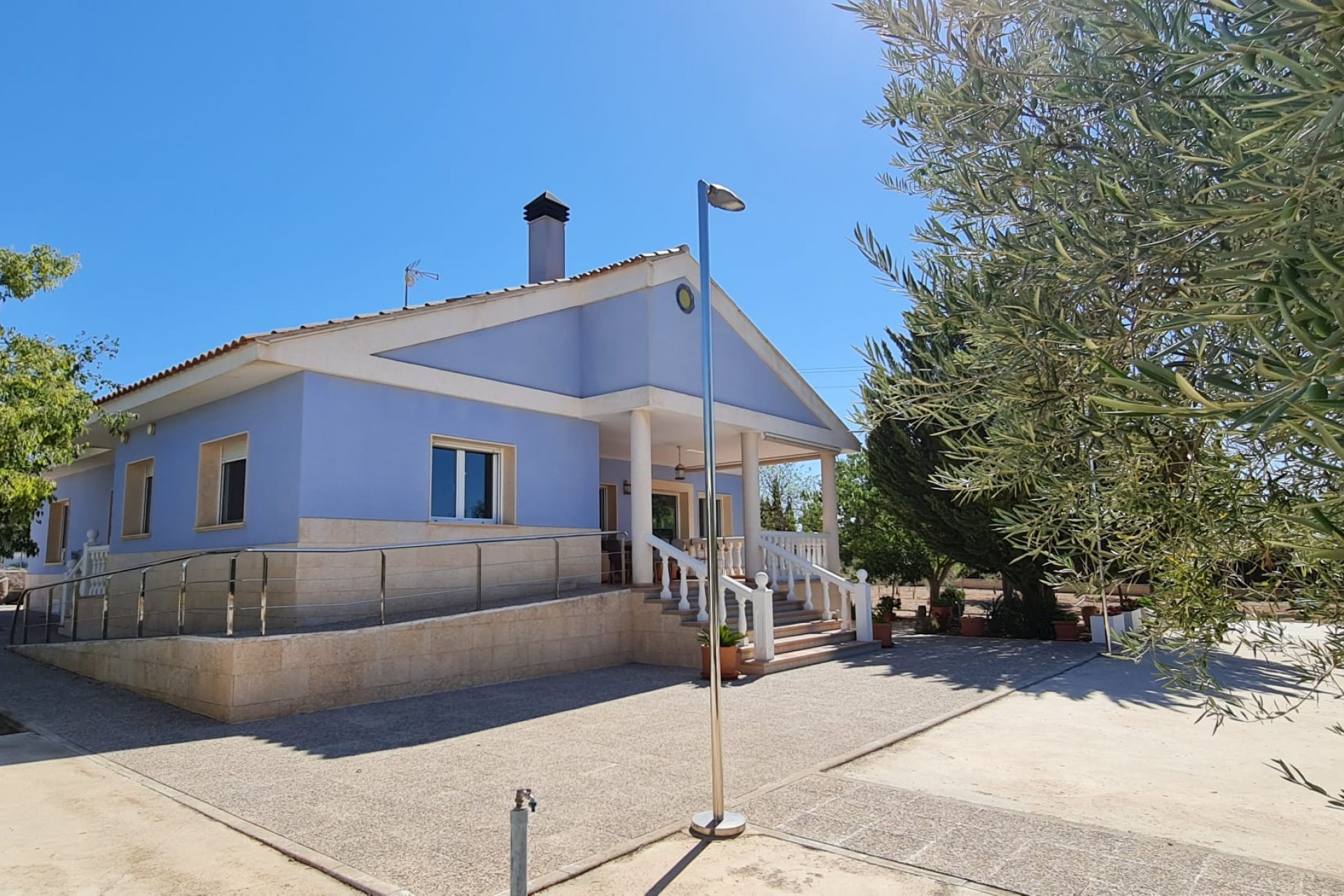 Reventa - Villa -
Yecla - Inland