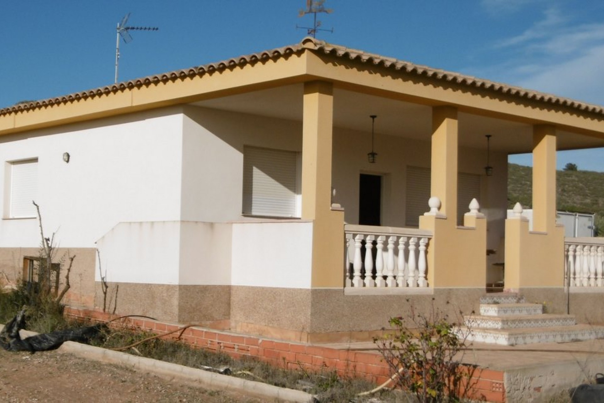 Reventa - Villa -
Yecla - Inland