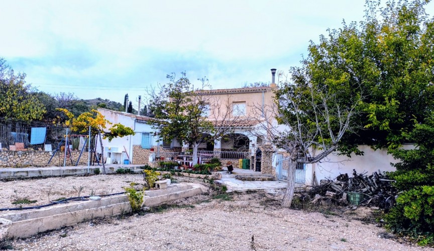 Reventa - Villa -
Yecla - Inland