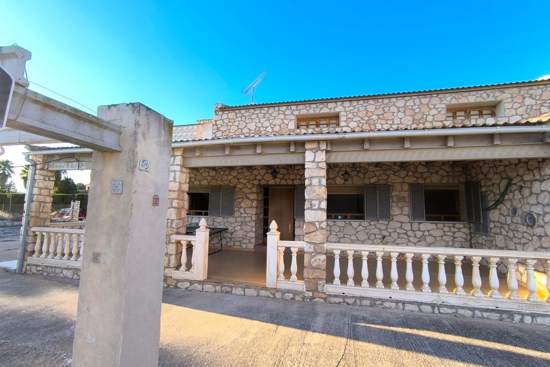 Reventa - Villa -
Yecla - Inland